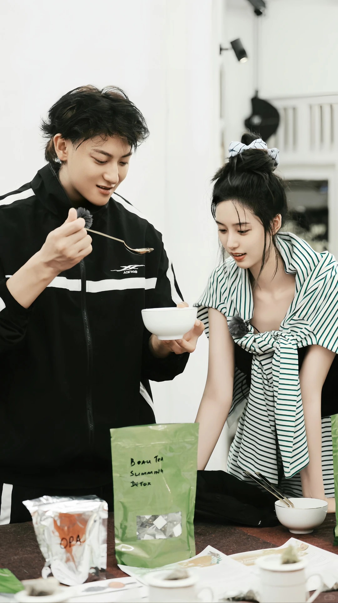 Lan truyền ảnh n&agrave;ng thơ gen Z sang Mỹ kh&aacute;m thai sinh con cho &ldquo;chủ tịch showbiz&rdquo;, diện mạo qu&yacute; tử đầu l&ograve;ng g&acirc;y sốc- Ảnh 5.