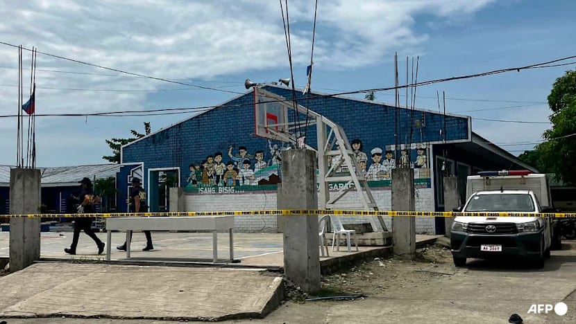 Hiện trường kinh ho&agrave;ng vụ xả s&uacute;ng tại trường học ở Philippines khiến 10 học sinh thương vong; nghi phạm mới 14 v&agrave; 15 tuổi- Ảnh 1.