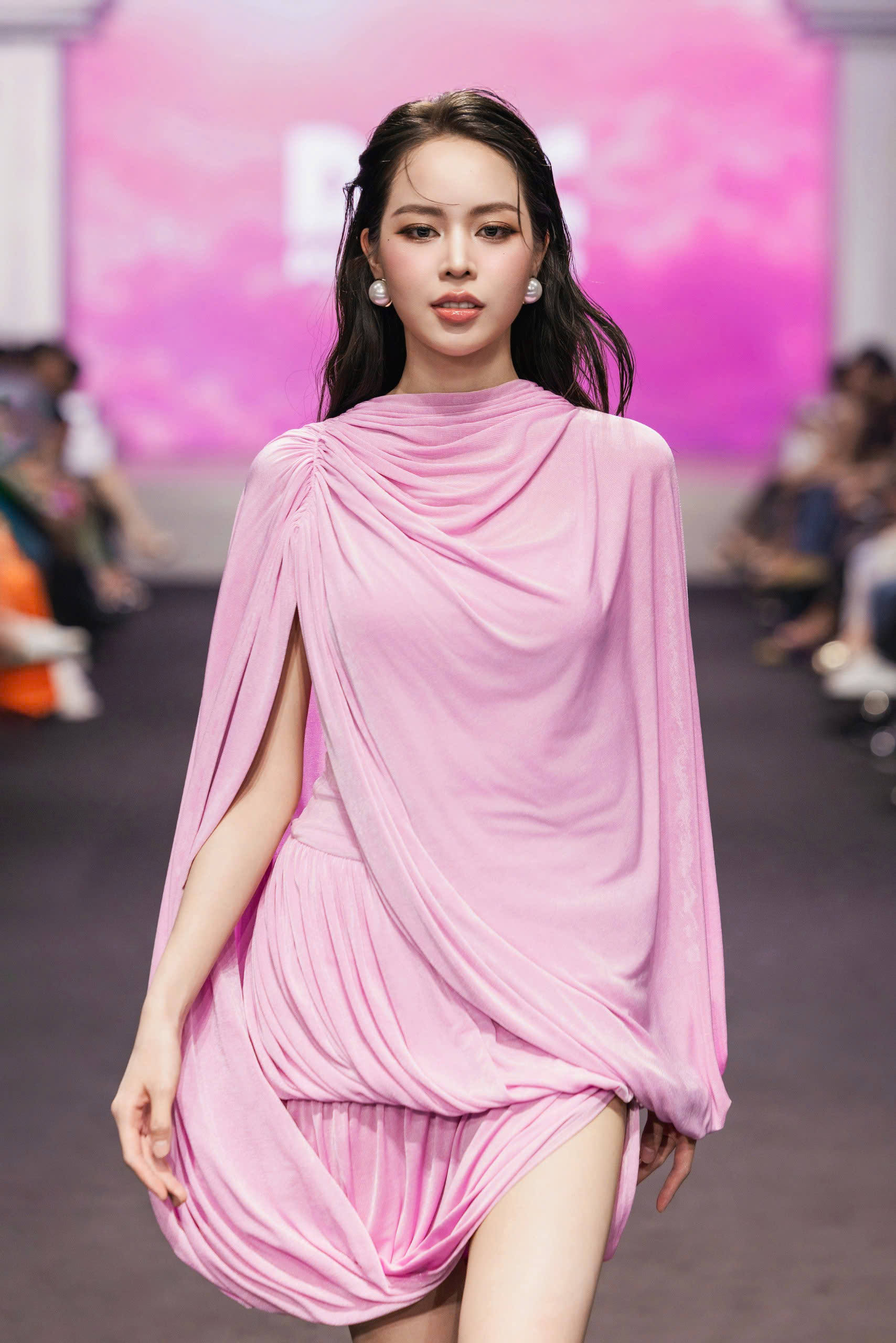Khung h&igrave;nh gấp 3 visual hiếm thấy trong showbiz: Thanh Thuỷ, Tiểu Vy, Kỳ Duy&ecirc;n xứng danh Hoa hậu ch&aacute;nh cung, nh&igrave;n sao cũng đẹp- Ảnh 6.