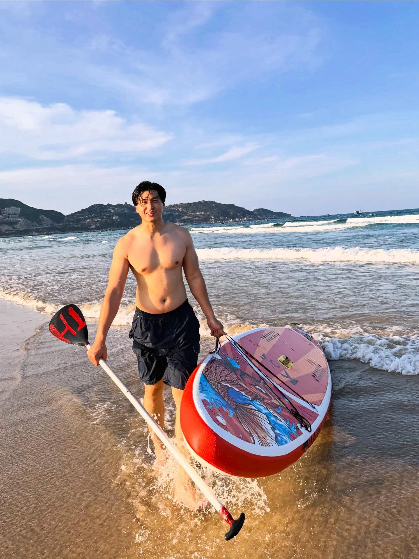 Nam thần c&oacute; t&ecirc;n kỳ lạ nhất Vbiz, tăng v&ugrave; v&ugrave; 14 kg v&agrave; ngoại h&igrave;nh hiện tại mới g&acirc;y cho&aacute;ng- Ảnh 1.