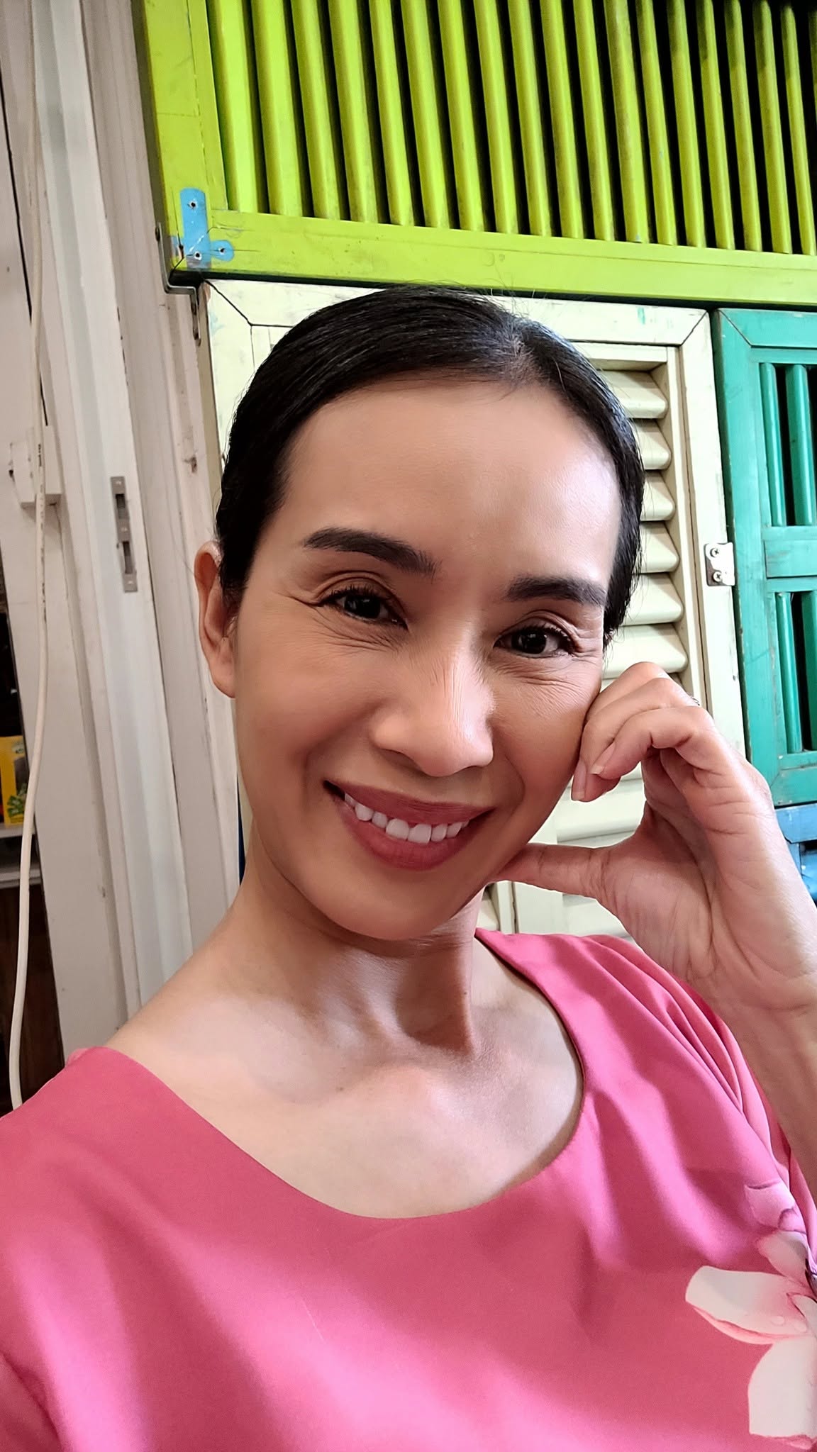 Sao nữ Vbiz U40 cưa sừng l&agrave;m ngh&eacute; đ&oacute;ng thiếu nữ 17 tuổi, netizen n&oacute;i thẳng &ldquo;xin ph&eacute;p kh&ocirc;ng xem phim&rdquo;- Ảnh 4.