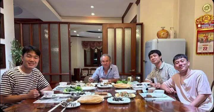 Lương Xu&acirc;n Trường cưới vợ gi&aacute;m đốc, bầu Đức x&uacute;c động nhắc lại 15 năm "nu&ocirc;i con thay bố"- Ảnh 2.