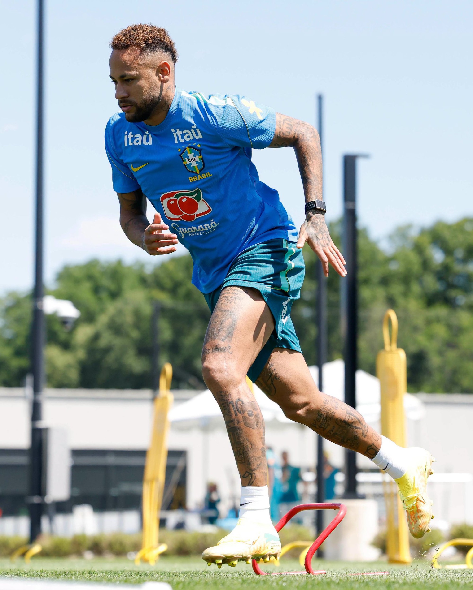 Neymar ch&iacute;nh thức t&aacute;i xuất - Ảnh 1.