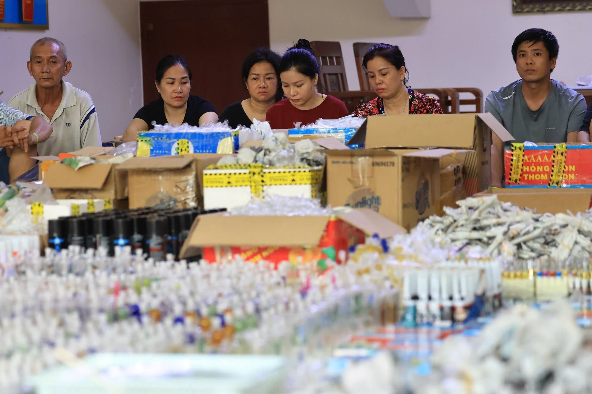 Triệt ph&aacute; đường d&acirc;y sản xuất 100.000 dụng cụ sử dụng ma t&uacute;y từ 10 chiếc nỏ thủy tinh- Ảnh 5.