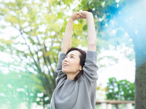 44 tuổi, mỗi th&aacute;ng t&ocirc;i chuyển cho bố mẹ 5 triệu đồng, đ&oacute;ng học cho hai con gần 10 triệu đồng, đến khi t&agrave;i khoản chỉ c&ograve;n v&agrave;i trăm ngh&igrave;n t&ocirc;i mới hiểu thế n&agrave;o l&agrave; "thế hệ b&aacute;nh m&igrave; kẹp"- Ảnh 3.