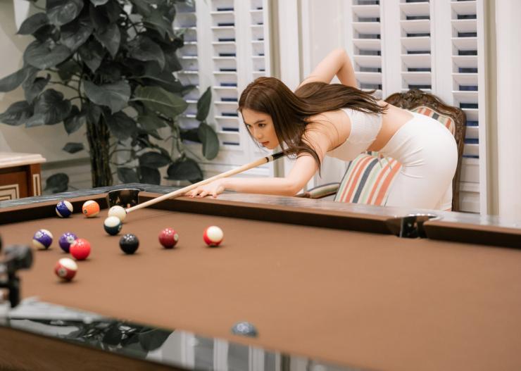 Mỹ nh&acirc;n Việt l&agrave;m nh&acirc;n vi&ecirc;n trong qu&aacute;n bida giờ sống trong nh&agrave; 50 tỷ, c&oacute; hội bạn "muốn gia nhập phải c&oacute; 1 tỷ"- Ảnh 1.