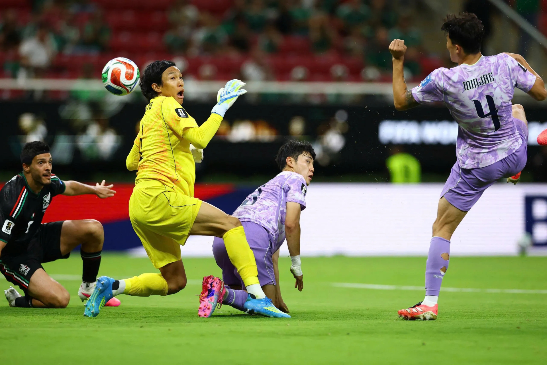 Vợ minh tinh của thủ m&ocirc;n H&agrave;n tại World Cup bị cả MXH tấn c&ocirc;ng sau khi sinh con m&agrave; kh&ocirc;ng c&oacute; chồng b&ecirc;n cạnh- Ảnh 2.