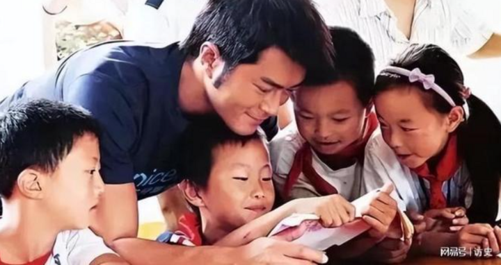 Rời biệt thự đi đ&oacute;ng vai phụ, t&agrave;i tử kh&ocirc;ng vợ con v&agrave; di nguyện gửi Cổ Thi&ecirc;n Lạc- Ảnh 2.