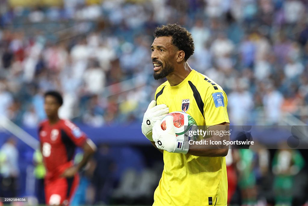 Thủ môn hot nhất World Cup Vozinha nếm trải cảm giác từ đỉnh cao rơi xuống vực sâu: Hôm trước được chấm 9,7 điểm, nay tụt xuống 5,9- Ảnh 2. Thủ môn hot nhất World Cup Vozinha nếm trải cảm giác từ đỉnh cao rơi xuống vực sâu: Hôm trước được chấm 9,7 điểm, nay tụt xuống 5,9- Ảnh 2.