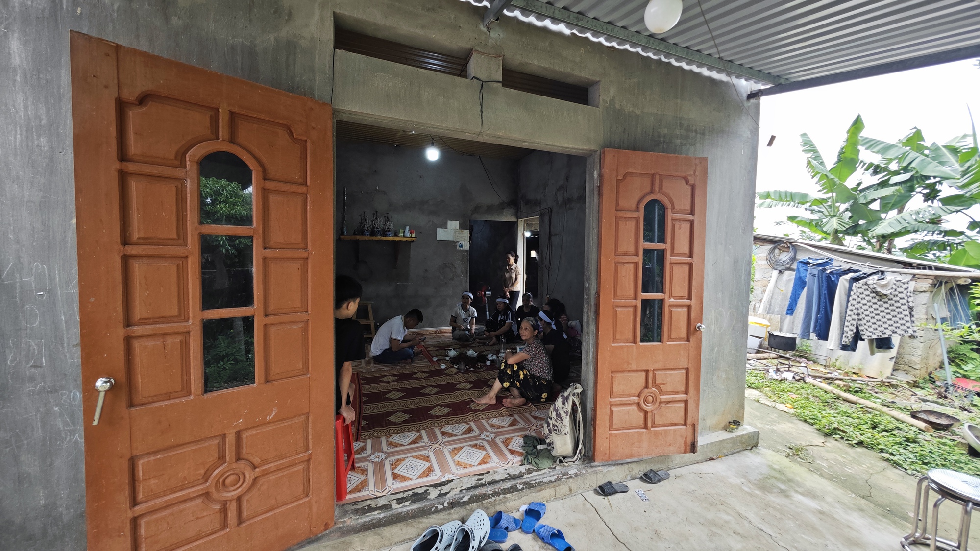 Xót xa cuộc gọi dang dở của con gái nam tài xế tử vong dưới hố cống sâu 5m: "Con đợi mãi vẫn không thấy bố gọi lại nữa..."- Ảnh 3. Xót xa cuộc gọi dang dở của con gái nam tài xế tử vong dưới hố cống sâu 5m: "Con đợi mãi vẫn không thấy bố gọi lại nữa..."- Ảnh 3.