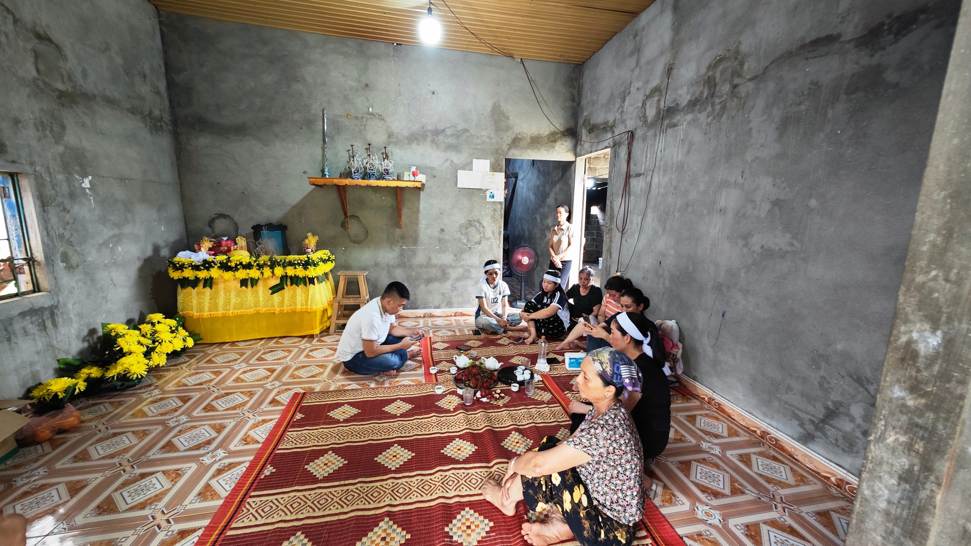 Xót xa cuộc gọi dang dở của con gái nam tài xế tử vong dưới hố cống sâu 5m: "Con đợi mãi vẫn không thấy bố gọi lại nữa..."- Ảnh 1. Xót xa cuộc gọi dang dở của con gái nam tài xế tử vong dưới hố cống sâu 5m: "Con đợi mãi vẫn không thấy bố gọi lại nữa..."- Ảnh 1.