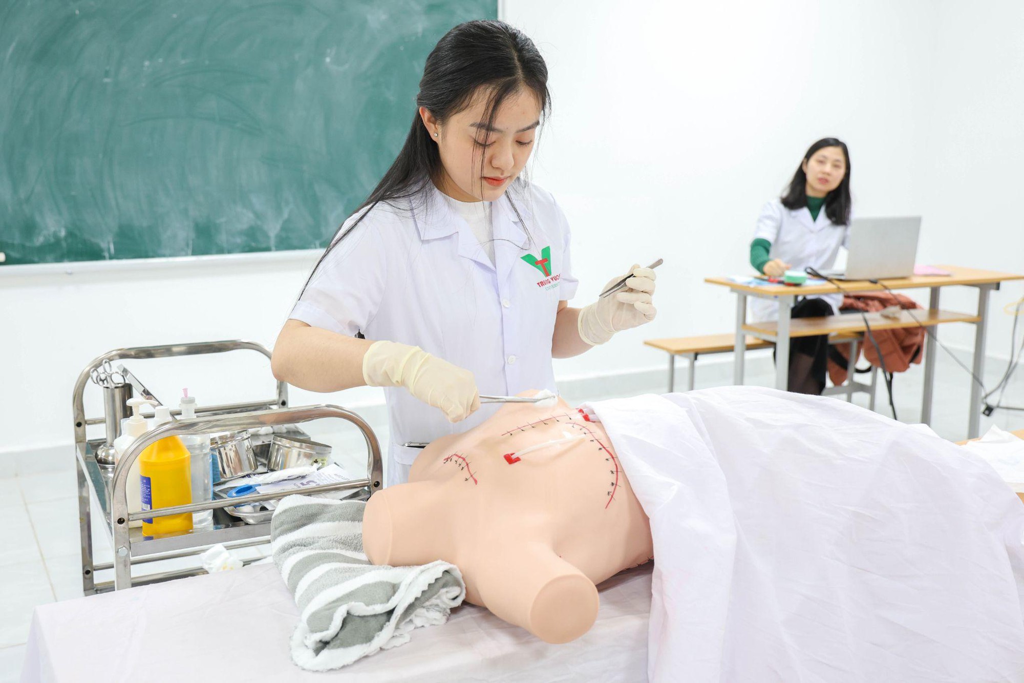 Trường Đại học Trưng Vương: Những trải nghiệm làm nên một môi trường học tập “không chỉ có giảng đường” - Ảnh 1. Trường Đại học Trưng Vương: Những trải nghiệm làm nên một môi trường học tập “không chỉ có giảng đường” - Ảnh 1.
