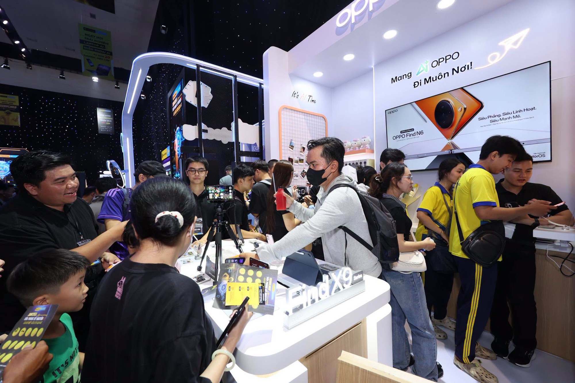 TECHWORLD 2026 đồng hành cùng thế hệ trẻ: Nâng tầm trải nghiệm công nghệ AI và tiếp sức một tỷ đồng đến trường - Ảnh 2. TECHWORLD 2026 đồng hành cùng thế hệ trẻ: Nâng tầm trải nghiệm công nghệ AI và tiếp sức một tỷ đồng đến trường - Ảnh 2.