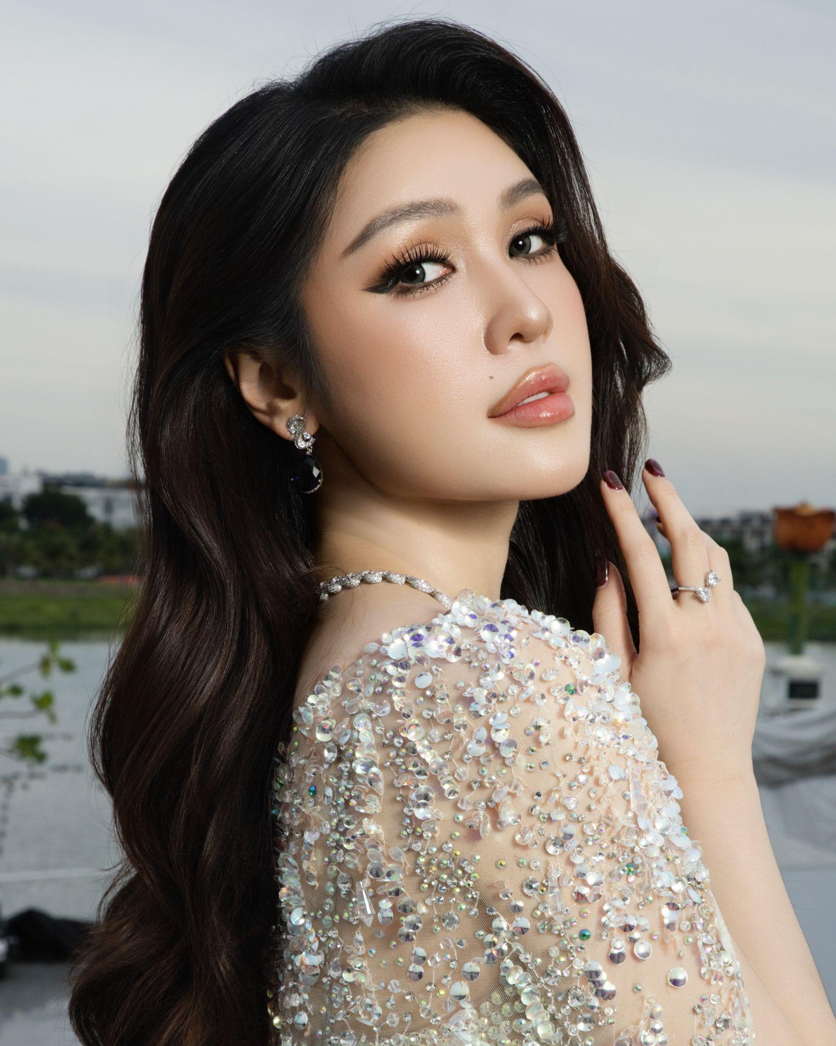 CEO L&acirc;m Ng&acirc;n ngồi ghế n&oacute;ng cuộc thi sắc đẹp, trực tiếp đội tiara cho &Aacute; kh&ocirc;i 2 Miss Cosmo TP. HCM 2026 - Ảnh 6.
