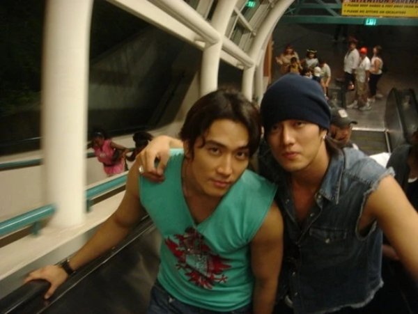 So Ji Sub đứng h&igrave;nh v&igrave; bị hỏi kh&oacute; về bạn trai tin đồn Song Seung Hun- Ảnh 4.