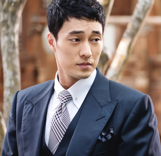 So Ji Sub đứng h&igrave;nh v&igrave; bị hỏi kh&oacute; về bạn trai tin đồn Song Seung Hun- Ảnh 7.