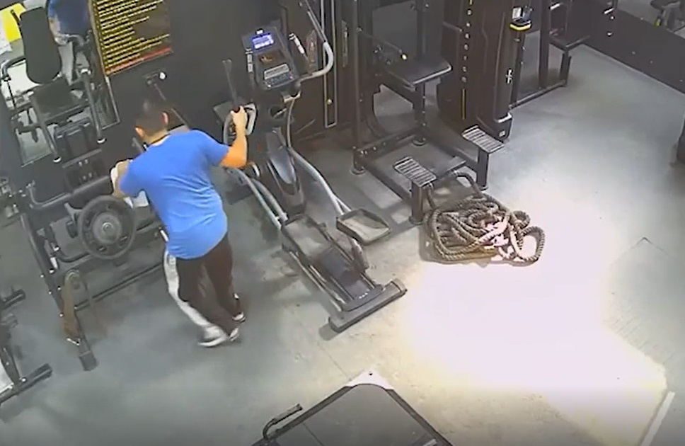 Đang tập thể dục, nam cảnh s&aacute;t gục ng&atilde; rồi tử vong - Ảnh 1.
