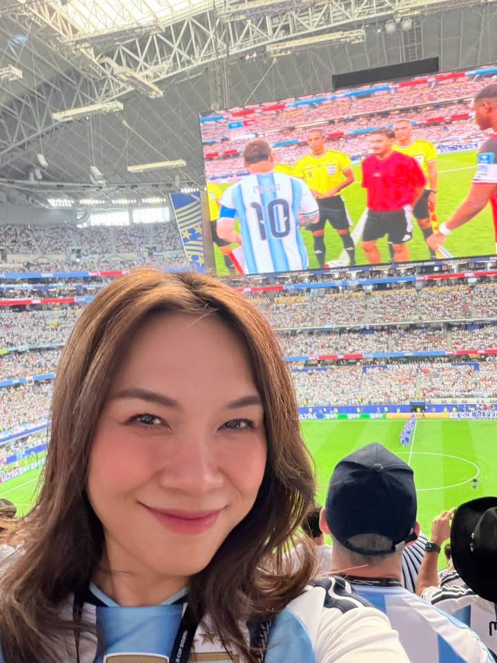 Mỹ T&acirc;m vỡ &ograve;a khi lần đầu xem Messi thi đấu ngo&agrave;i đời, chứng kiến lu&ocirc;n khoảnh khắc lịch sử tại World Cup 2026- Ảnh 5.
