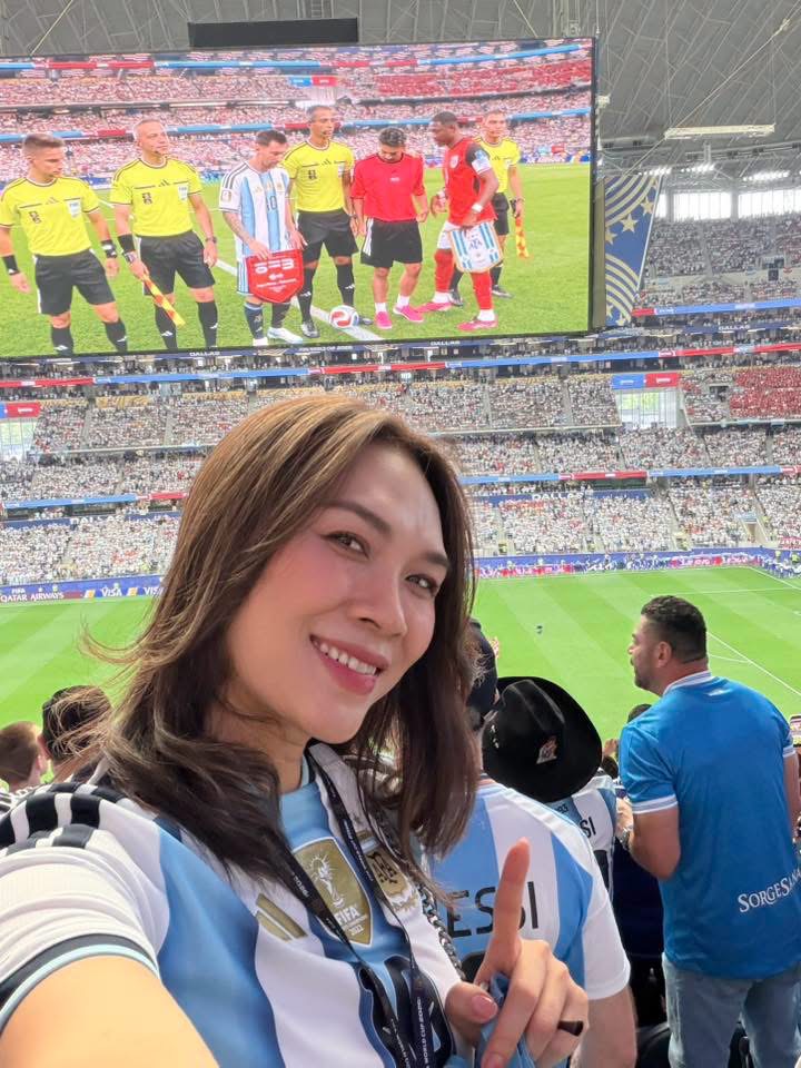 Mỹ T&acirc;m vỡ &ograve;a khi lần đầu xem Messi thi đấu ngo&agrave;i đời, chứng kiến lu&ocirc;n khoảnh khắc lịch sử tại World Cup 2026- Ảnh 6.