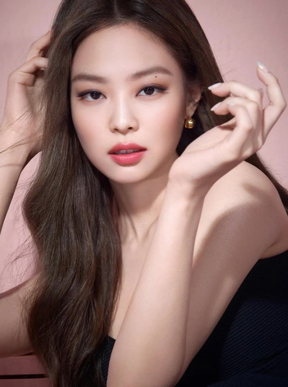 4 trụ cột nhan sắc showbiz: Sang chảnh cỡ Jennie vẫn chịu thua "nhan sắc ng&agrave;n năm c&oacute; một"- Ảnh 8.