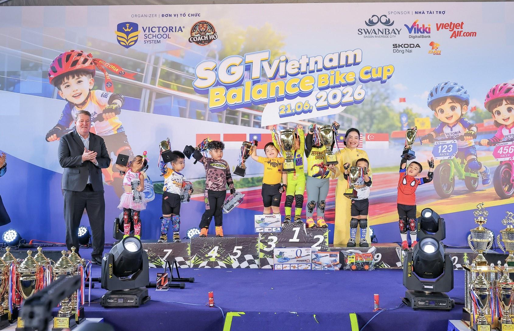 Victoria School tổ chức giải đua xe thăng bằng cho trẻ: Sân chơi rèn bản lĩnh và kết nối gia đình - Ảnh 5. Victoria School tổ chức giải đua xe thăng bằng cho trẻ: Sân chơi rèn bản lĩnh và kết nối gia đình - Ảnh 5.
