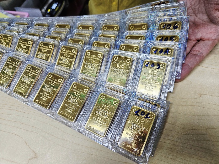 Cuối ngày 23-6, giá vàng miếng SJC, vàng nhẫn tiếp tục rớt mạnh- Ảnh 1. Cuối ngày 23-6, giá vàng miếng SJC, vàng nhẫn tiếp tục rớt mạnh- Ảnh 1.