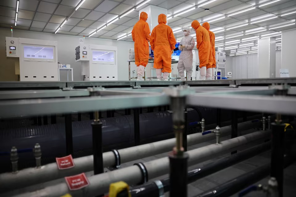 Phát hiện 1 ngành học hot hơn cả bác sĩ, luật sư ở Hàn Quốc - từ điểm B+ lên thẳng A+, có liên quan đến Samsung, SK Hynix - Ảnh 1.