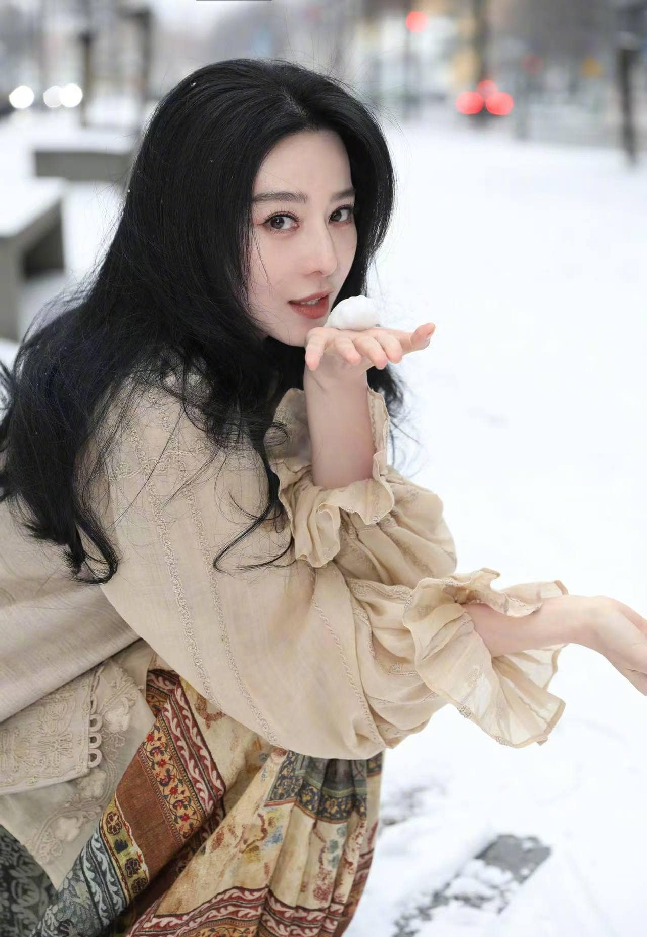 Người duy nhất mang gương mặt ảnh hưởng đến thẩm mỹ cả mội thời đại: Tuổi n&agrave;o cũng l&agrave; thần, đẹp kh&ocirc;ng thể tin nổi- Ảnh 3.