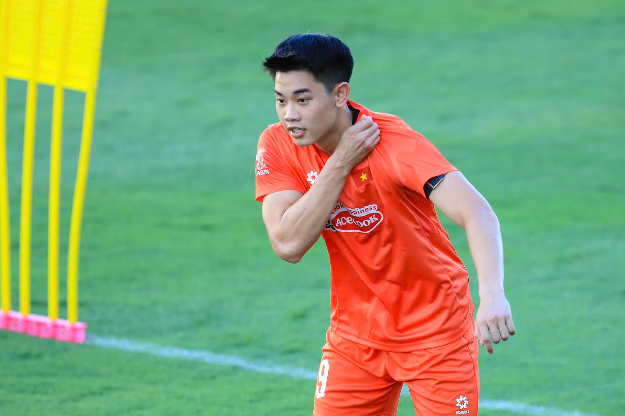Tuyển Việt Nam tập giữa "chảo lửa" chuẩn bị cho ASEAN Cup: Đ&igrave;nh Bắc, L&acirc;m T&acirc;y, Trung Ki&ecirc;n mướt mồ h&ocirc;i visual vẫn s&aacute;ng bừng!  - Ảnh 7.