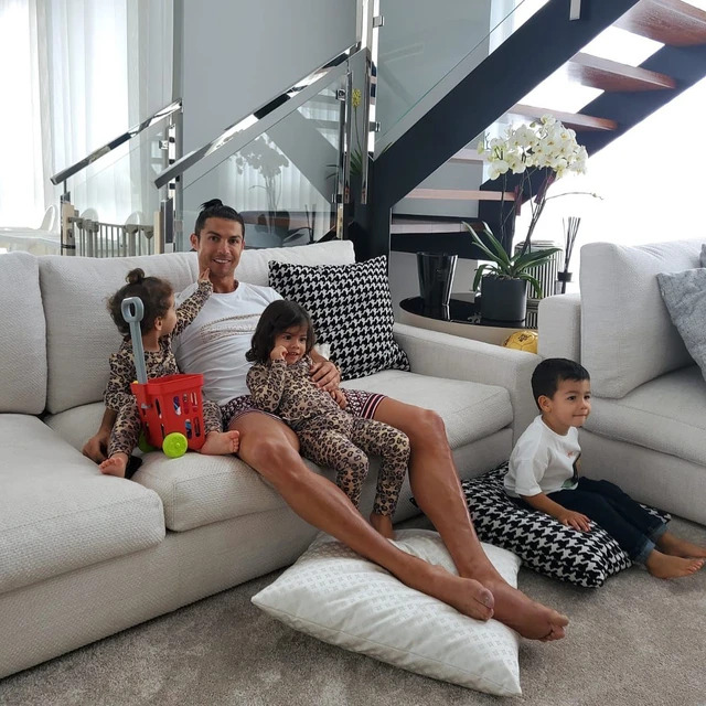 Ng&ocirc;i nh&agrave; của Ronaldo - Ảnh 48.