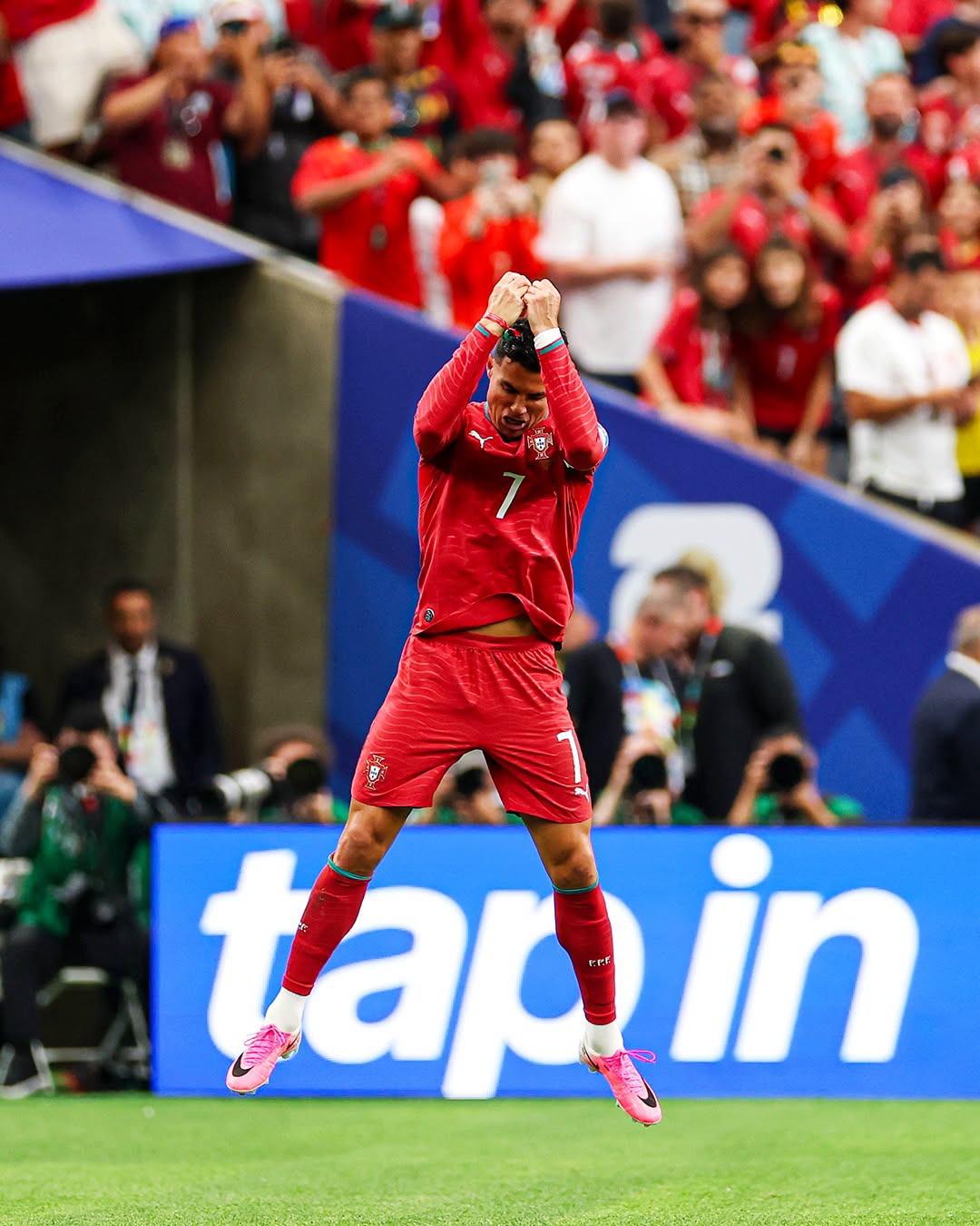 V&igrave; sao Ronaldo lại kh&ocirc;ng "Siu" ngay sau pha ghi b&agrave;n đỉnh cao ở World Cup? - Ảnh 3.