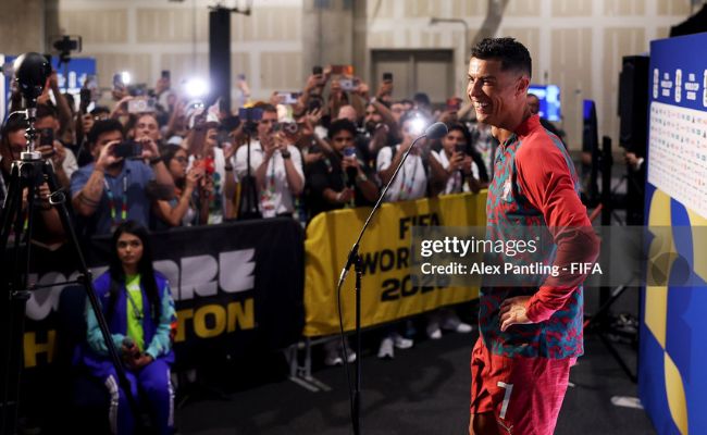 Phỏng vấn nóng Ronaldo sau khi lập kỷ lục lịch sử ở World Cup: Tuần qua thật đen tối, nhiều người nghĩ tôi nên giải nghệ, giờ tôi trở lại rồi!- Ảnh 1. Phỏng vấn nóng Ronaldo sau khi lập kỷ lục lịch sử ở World Cup: Tuần qua thật đen tối, nhiều người nghĩ tôi nên giải nghệ, giờ tôi trở lại rồi!- Ảnh 1.