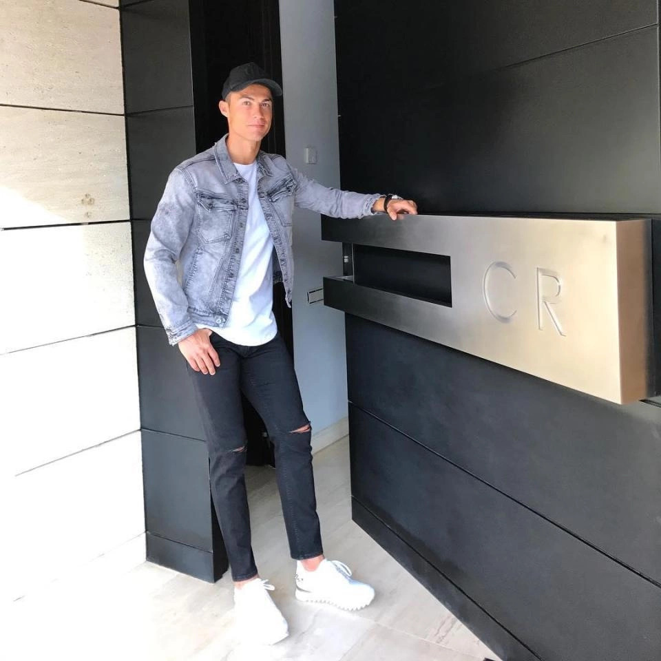 Ng&ocirc;i nh&agrave; của Ronaldo - Ảnh 9.