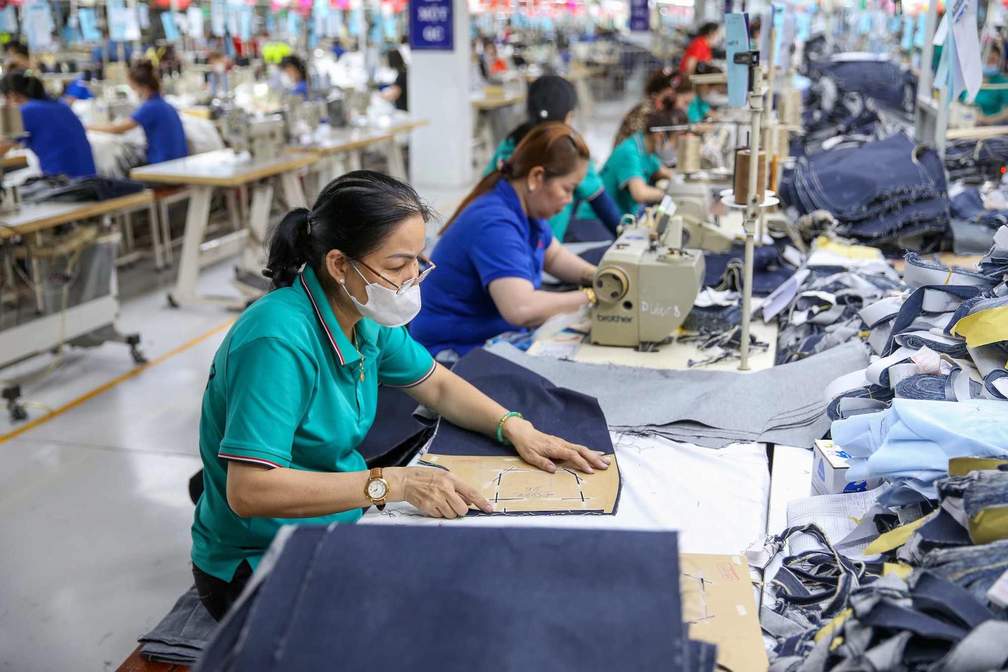 Đề xuất tăng lương tối thiểu v&ugrave;ng mức 9,8% hoặc 8,5%- Ảnh 1.