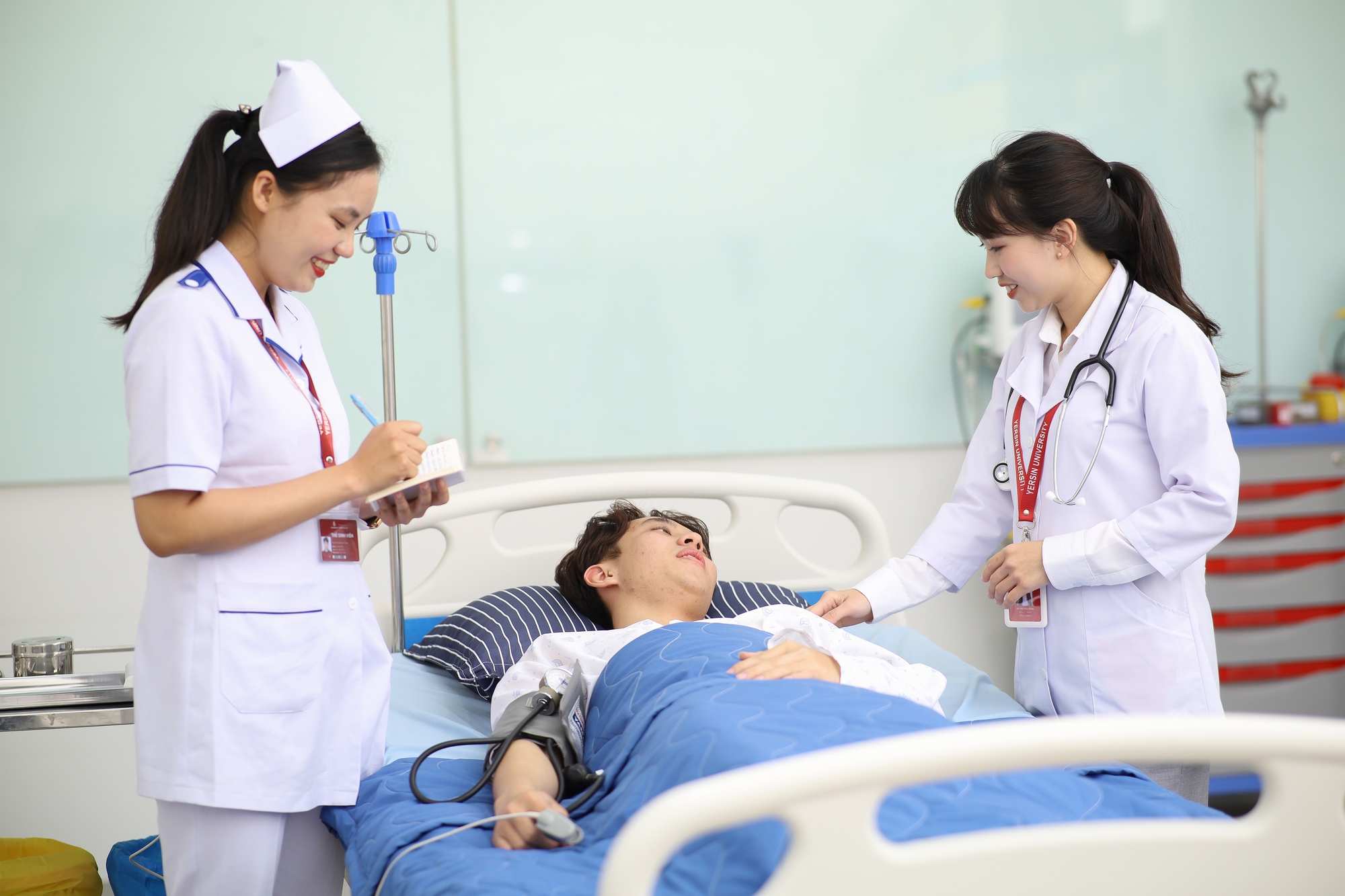 Sinh vi&ecirc;n YersinUni học c&ugrave;ng doanh nghiệp, trưởng th&agrave;nh từ trải nghiệm thực tế - Ảnh 1.