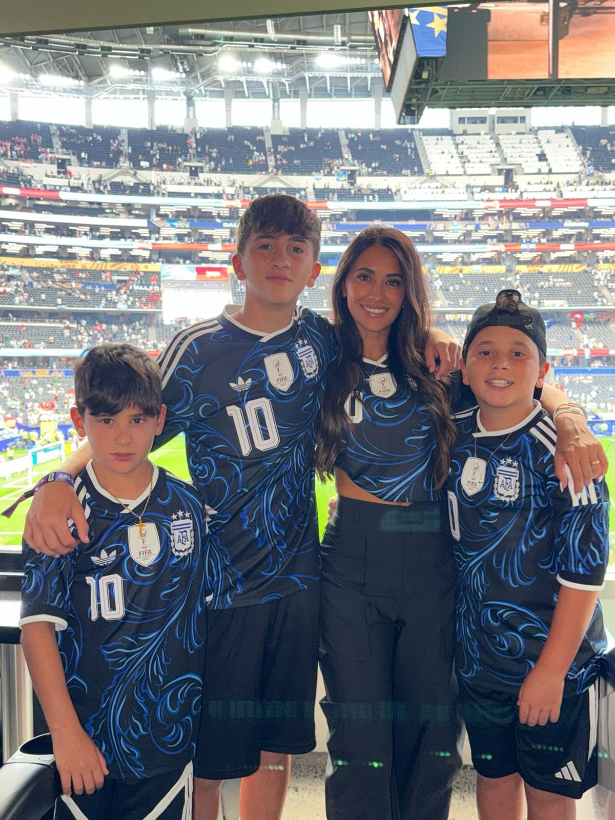 Vợ Messi g&acirc;y t&ograve; m&ograve; với "nghi thức cầu may" d&agrave;nh cho người chồng si&ecirc;u sao ở World Cup- Ảnh 1.