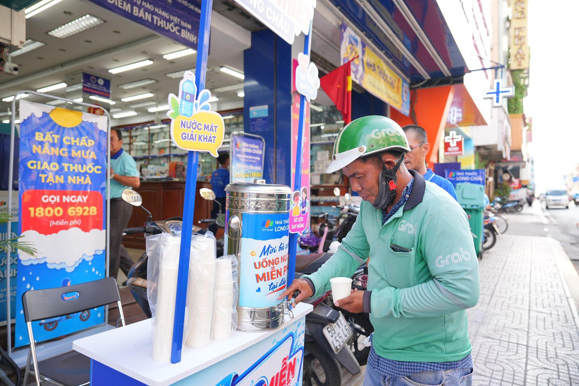 Từ h&ocirc;m nay, người d&acirc;n cả nước c&oacute; th&ecirc;m hơn 1.000 điểm giải nhiệt v&agrave; chăm s&oacute;c sức khỏe miễn ph&iacute; tại Long Ch&acirc;u - Ảnh 5.