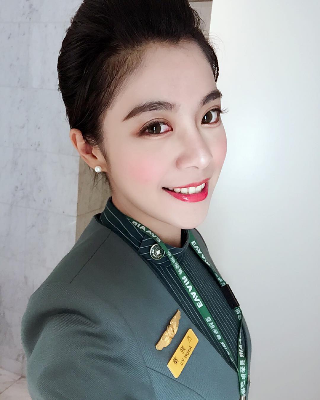 Tiếp vi&ecirc;n h&agrave;ng kh&ocirc;ng đổi đời nhờ đưa khăn giấy cho h&agrave;nh kh&aacute;ch lau nước mắt: 10 năm sau gi&agrave;u đến mức ở resort như ở nh&agrave; - Ảnh 1.