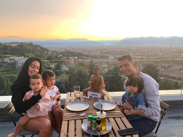 Ng&ocirc;i nh&agrave; của Ronaldo - Ảnh 36.