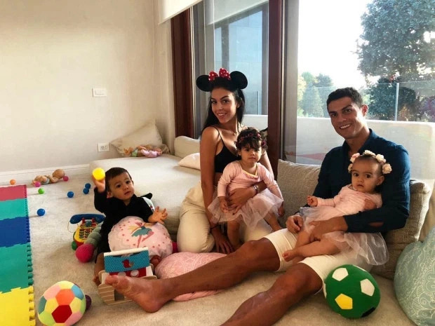Ng&ocirc;i nh&agrave; của Ronaldo - Ảnh 43.