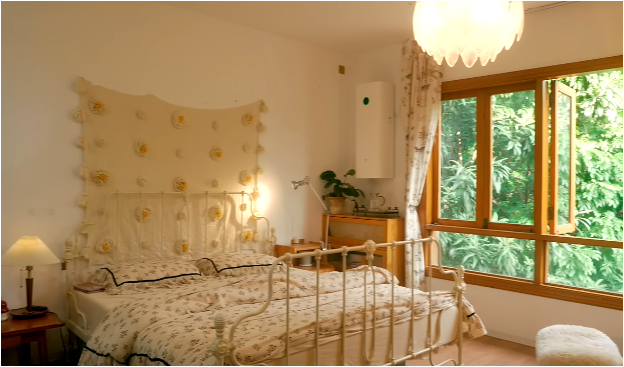 B&ecirc;n trong biệt thự cổ 300m2 giữa rừng của nữ TikToker 3 triệu follower - Ảnh 18.