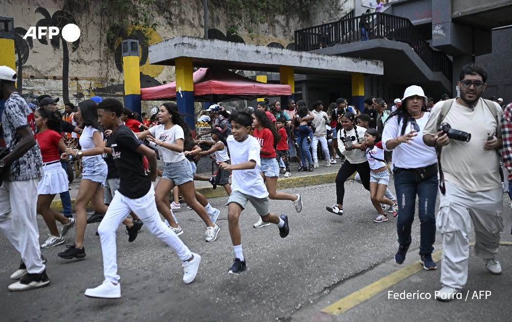 Động đất k&eacute;p rung chuyển Venezuela: Ban bố t&igrave;nh trạng khẩn cấp to&agrave;n quốc, USGS cảnh b&aacute;o số người chết c&oacute; thể từ 10.000 đến 100.000 - Ảnh 1.