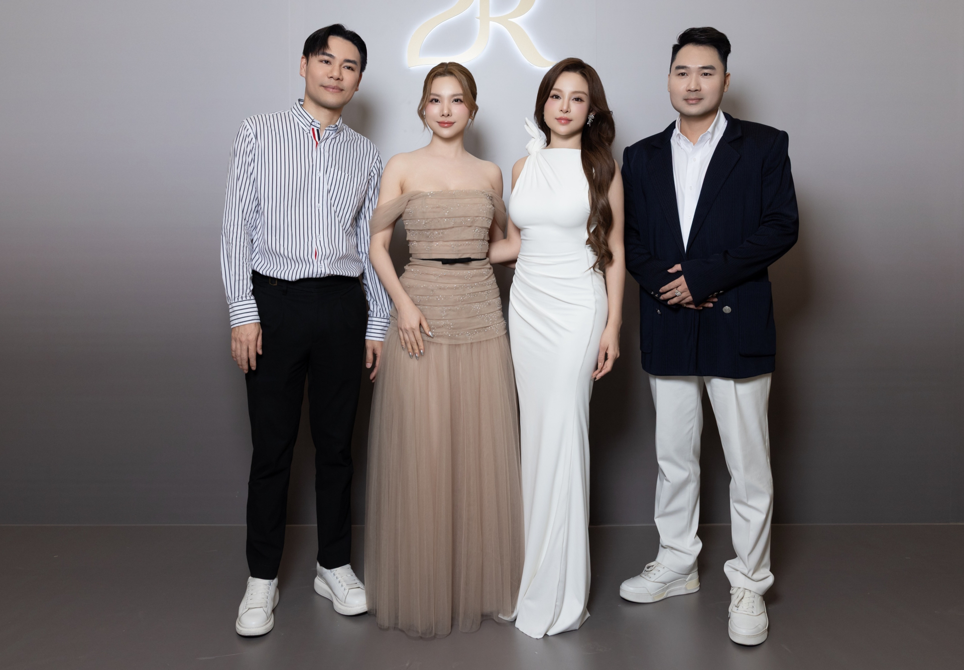 Huyền Baby, Hạnh Sino, Phương Trinh Jolie g&acirc;y sốt với khung h&igrave;nh chung, netizen: "Kh&ocirc;ng biết n&ecirc;n ngắm ai trước"- Ảnh 10.
