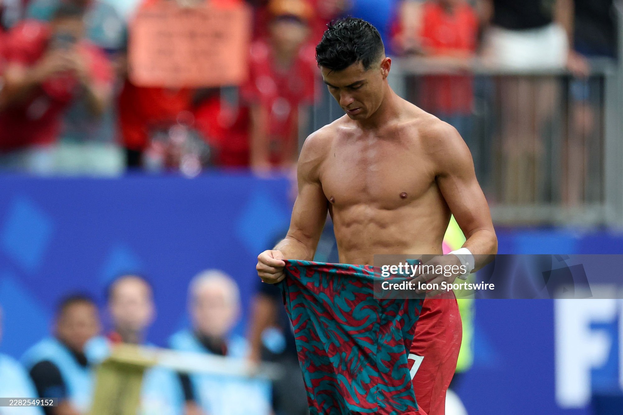 Ronaldo 41 tuổi vẫn "khỏe như tuổi 20" khiến cả World Cup kinh ngạc: Ronaldo rốt cuộc đang làm gì mỗi ngày? - áº¢nh 2.