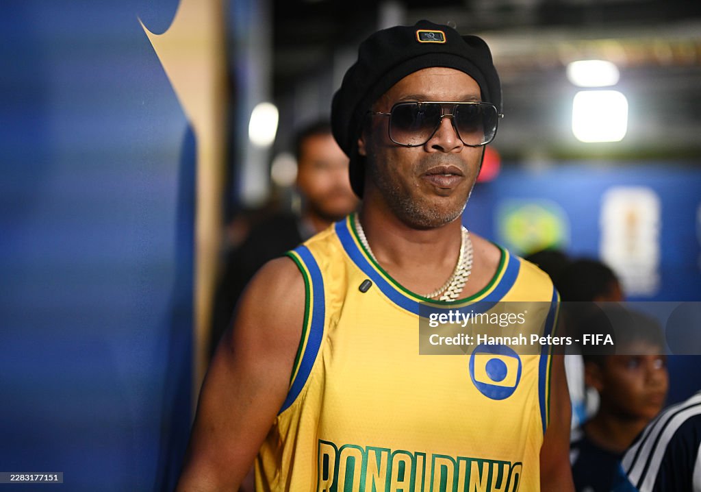 Kh&aacute;n đ&agrave;i hot nhất World Cup: Beckham diện vest phong độ, "người ngo&agrave;i h&agrave;nh tinh" Ronaldo, huyền thoại Ronaldinho c&ugrave;ng hội ngộ- Ảnh 6.