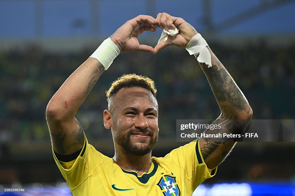 Neymar bật kh&oacute;c!- Ảnh 2.