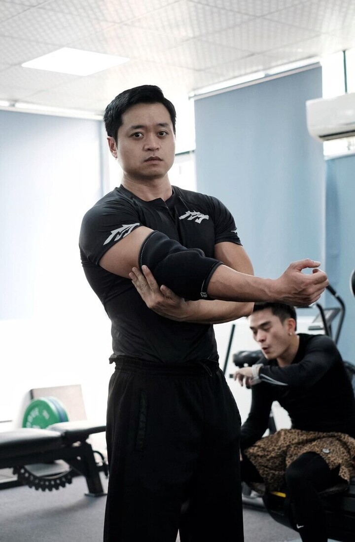 Hai con trai của NSND Ho&agrave;ng Dũng: Người l&agrave; v&otilde; sư, người đ&oacute;ng phim giờ v&agrave;ng- Ảnh 2.