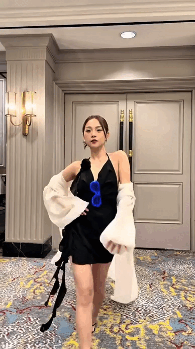 Ph&ugrave; d&acirc;u viral khắp TikTok với 5 gi&acirc;y khoe b&oacute;ng lưng ngọc ng&agrave;: Cam lia tới đ&acirc;u cũng c&oacute; cảnh đẹp như phim- Ảnh 5.
