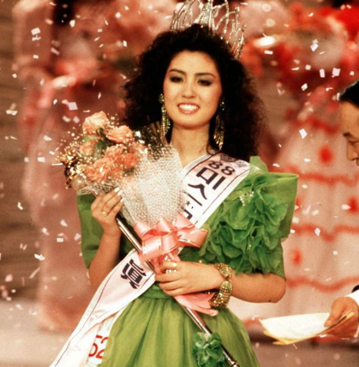 M&ecirc; mệt nhan sắc của mẹ thiếu gia nổi tiếng to&agrave;n ch&acirc;u &Aacute;: 21 tuổi l&agrave;m Hoa hậu, 59 tuổi kh&ocirc;ng biết gi&agrave; l&agrave; g&igrave;- Ảnh 6.