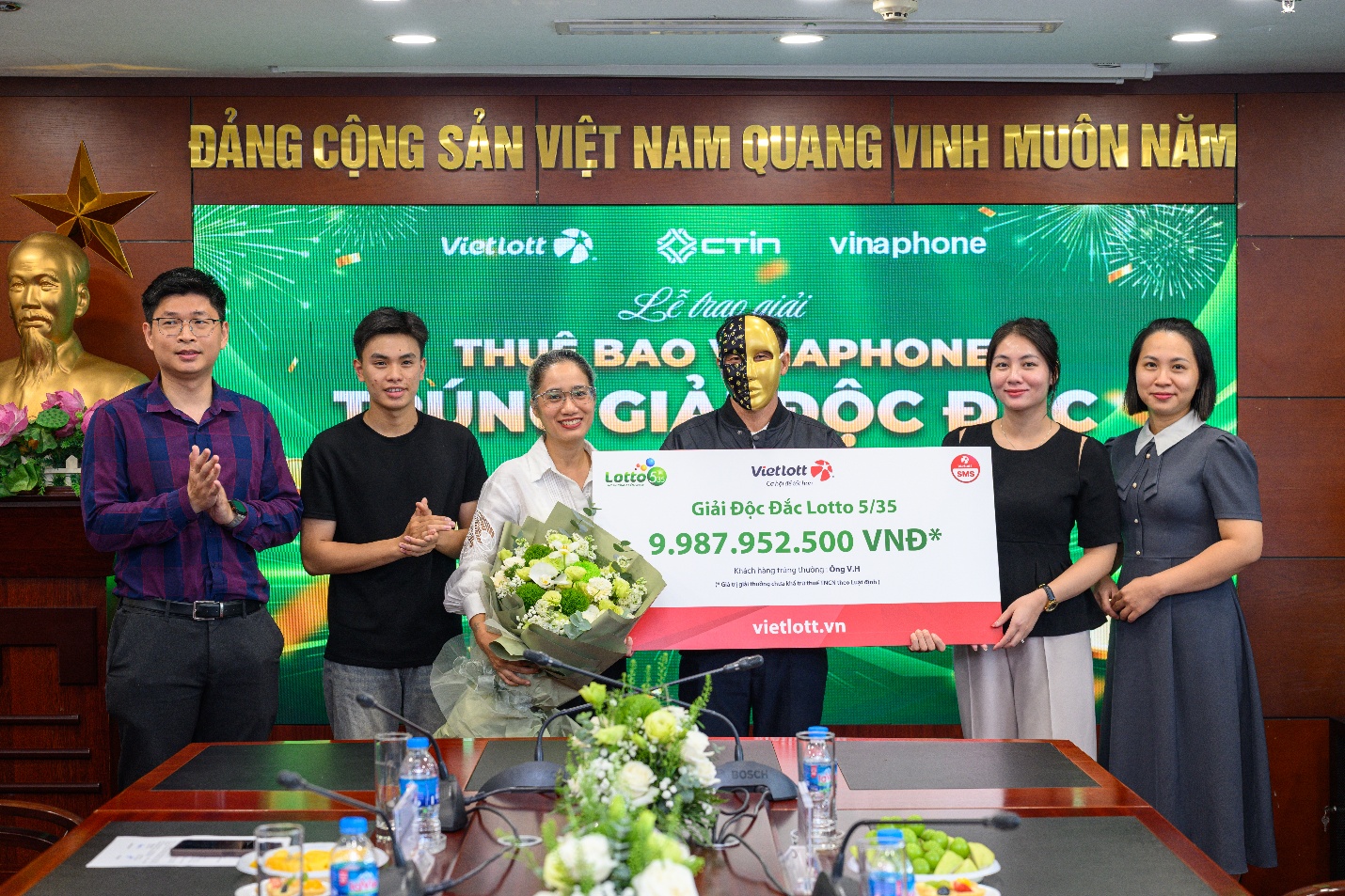 Thu&ecirc; bao VinaPhone tr&uacute;ng độc đắc Lotto gần 10 tỷ đồng - Ảnh 1.